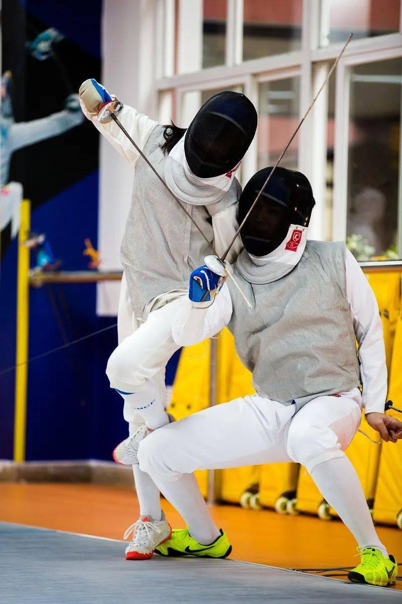 开云在线直播-立陶宛击剑选手技艺高超！击剑比赛叫好连连的简单介绍