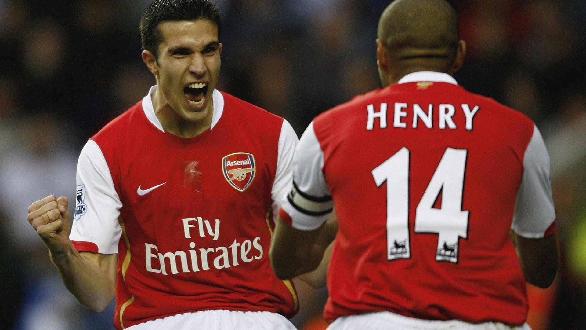 莱万独舞世界之巅，智利终结冰岛神话，波兰锋霸接管排名争夺战